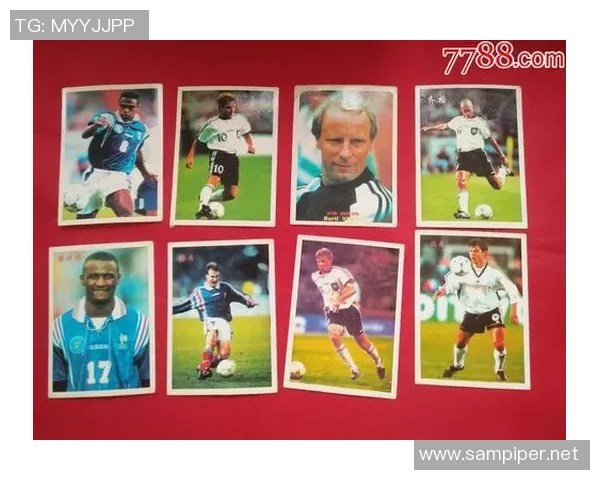 足球明星亲笔签名明信片收藏热潮引发球迷追捧与热议