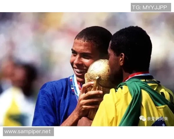 足球明星佩戴牙套的时尚潮流与健康理念探讨