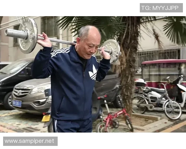 足球明星背后的辛勤付出训练视频揭秘展现他们不为人知的努力与坚持